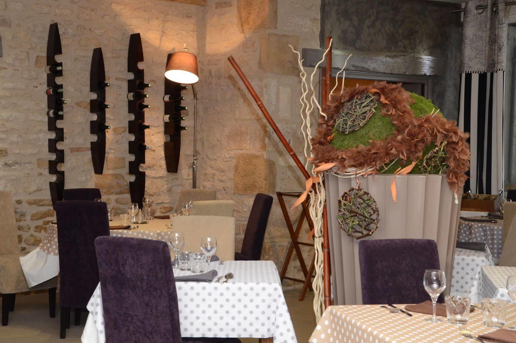 Logis Hotel-Restaurant Saint Romain 안세 외부 사진
